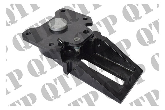 MUDGUARD BRACKET PIVOT RH